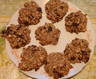 Диетическое печенье из овсяных хлопьев с финиками и орехами