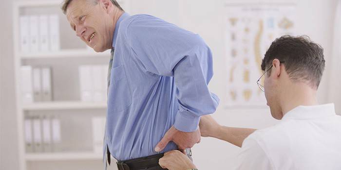 Защемление нерва в спине: что делать, если защемило, симптомы, как лечить