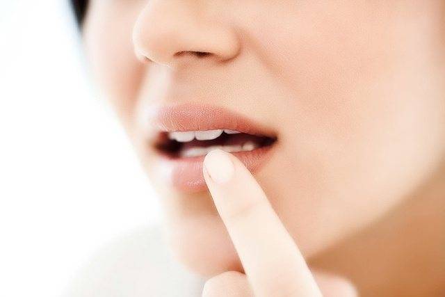 Жжение в горле - причины возникновения симптома, диагностика возможных заболеваний и их лечение