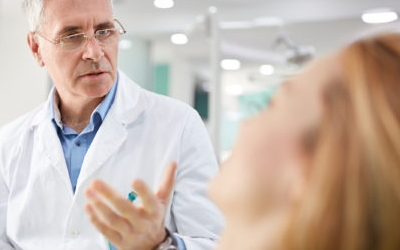 болтается зубной имплант