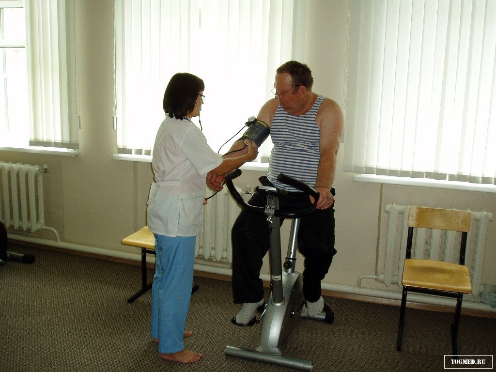 Упражнения на тренажере