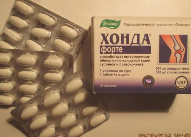 Прием лекарства глюкозамин